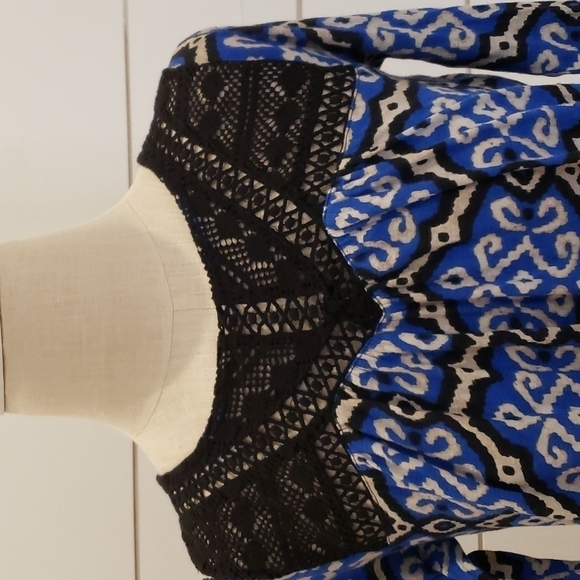 LUCKY BRAND xs top with "crocheted" top - Picture 2 of 3